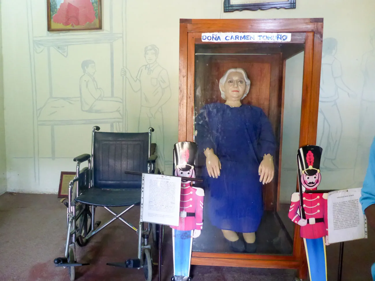 Museo de Tradiciones y Leyendas creator with wheel chair