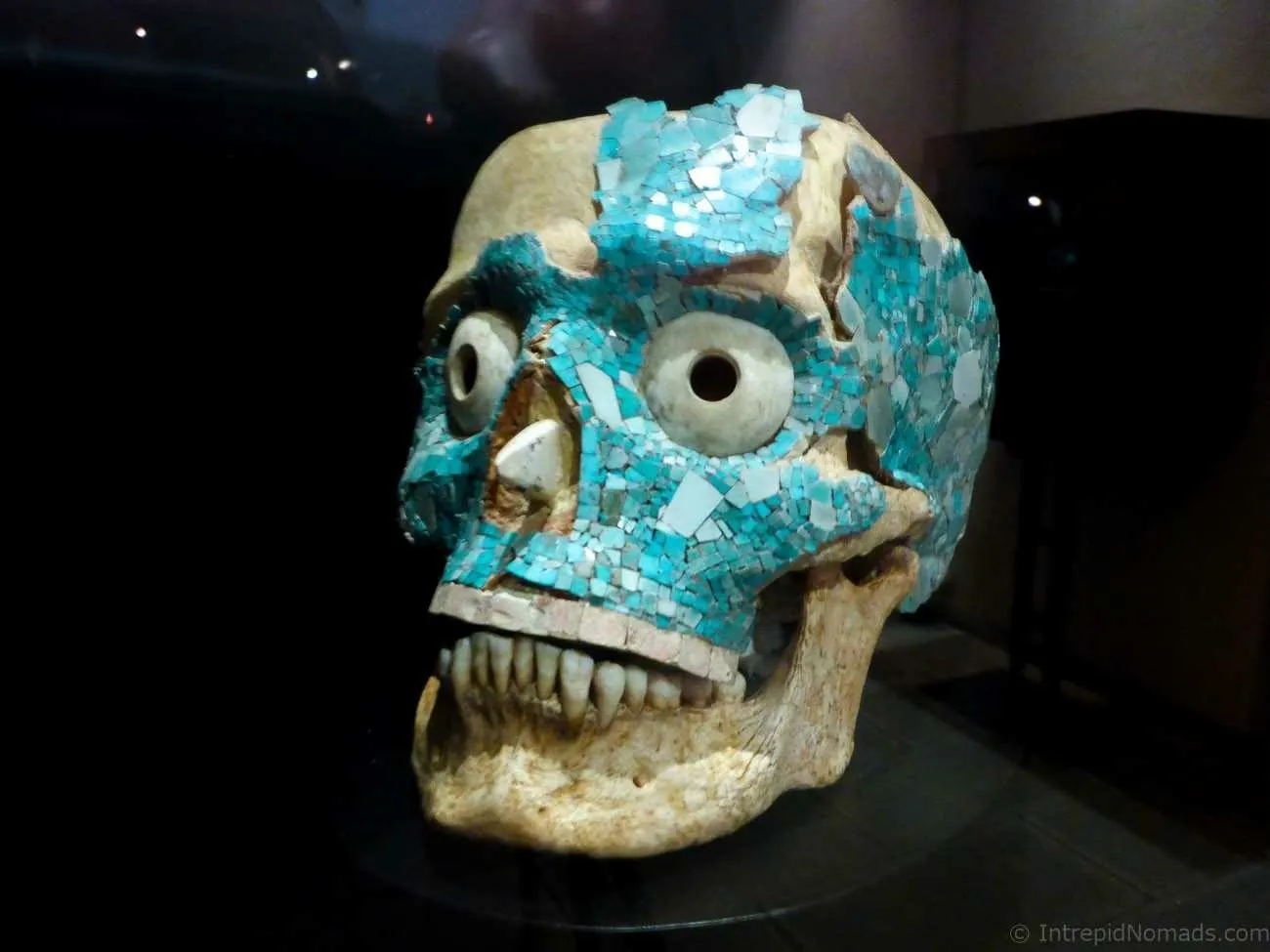 Jeweled skull of monte alban